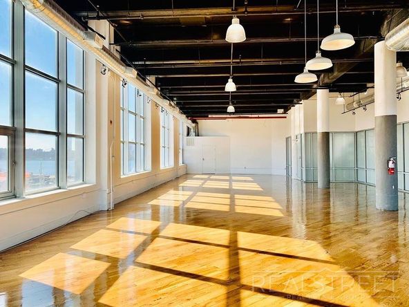 Brooklyn Navy Yard: 61 West St, Brooklyn, NY 11222